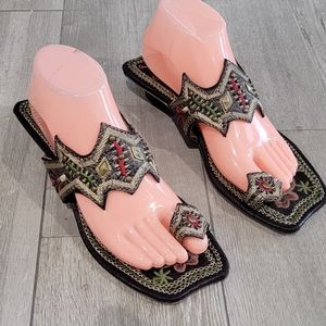Simonelli embroidered beaded toe ring sandals 7